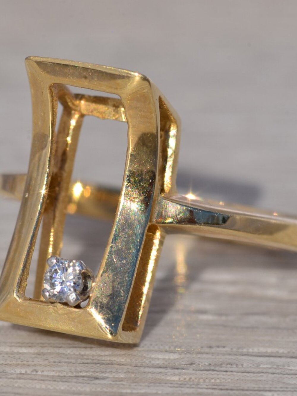 Vintage Diamond Ring in 14k Yellow Gold - Picture 2 of 10